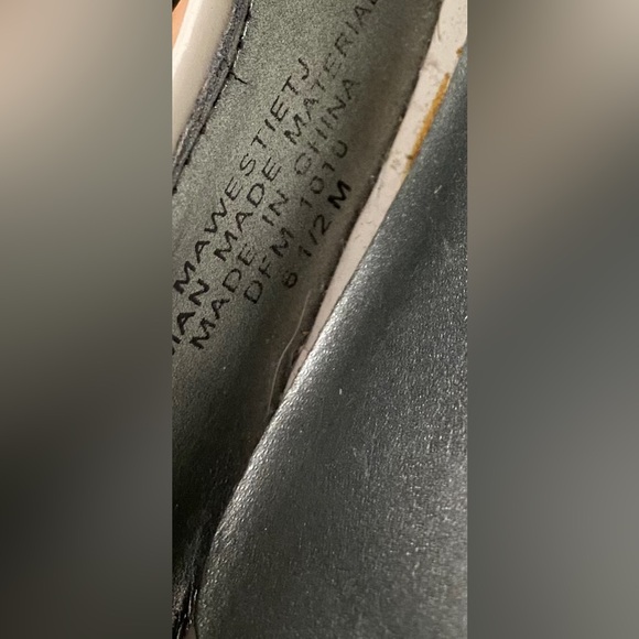 ❤️❤️Anne Klein Light Creamy Beige Lion Logo Strapped High Heels - Picture 6 of 6